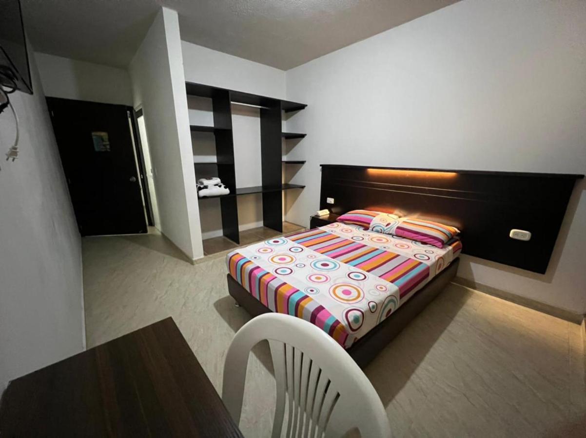 Hotel Marialu Ocana Екстер'єр фото