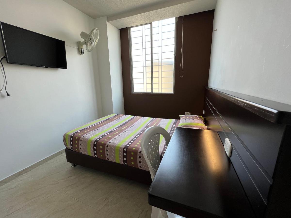 Hotel Marialu Ocana Екстер'єр фото