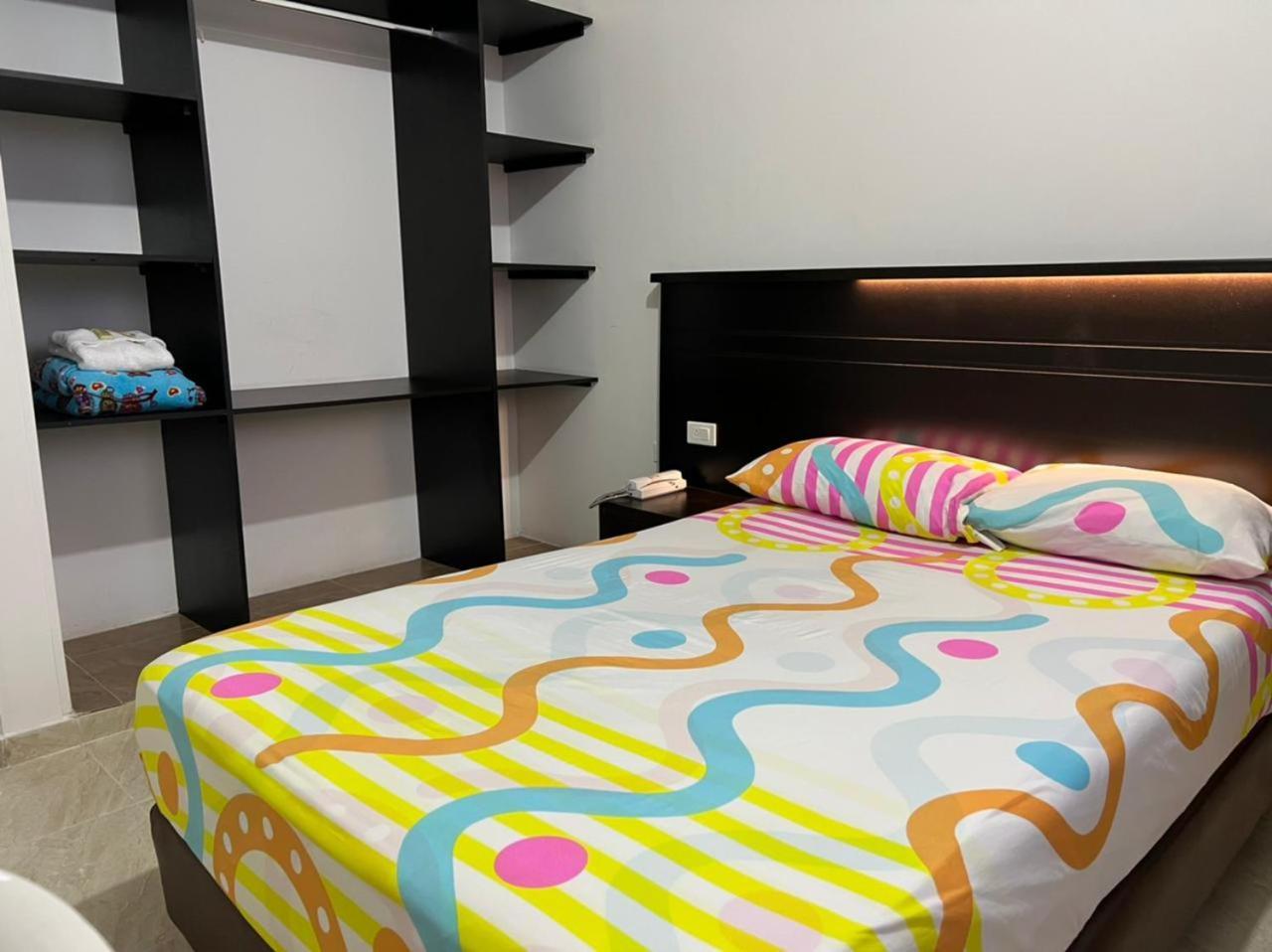 Hotel Marialu Ocana Екстер'єр фото