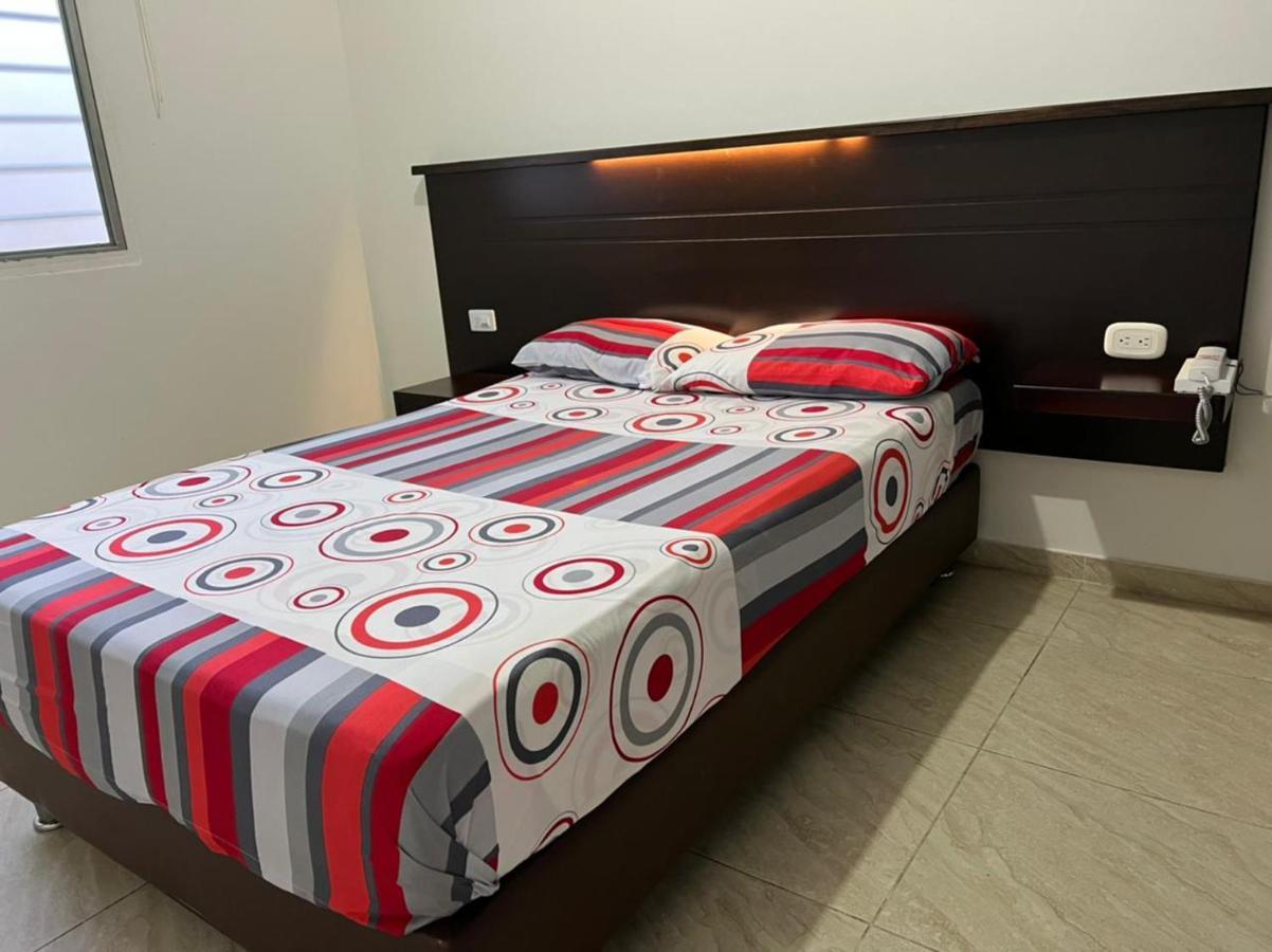 Hotel Marialu Ocana Екстер'єр фото