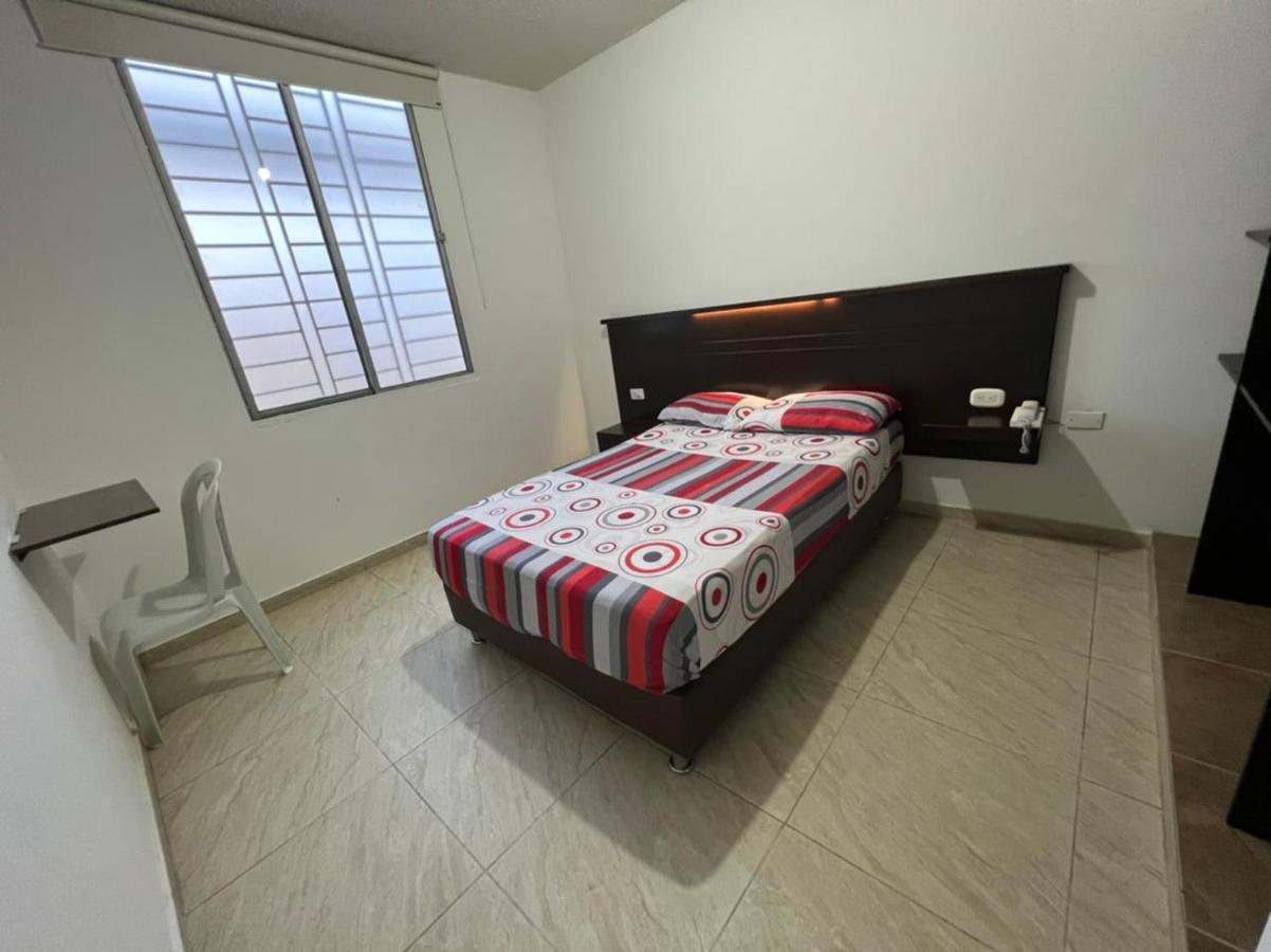 Hotel Marialu Ocana Екстер'єр фото