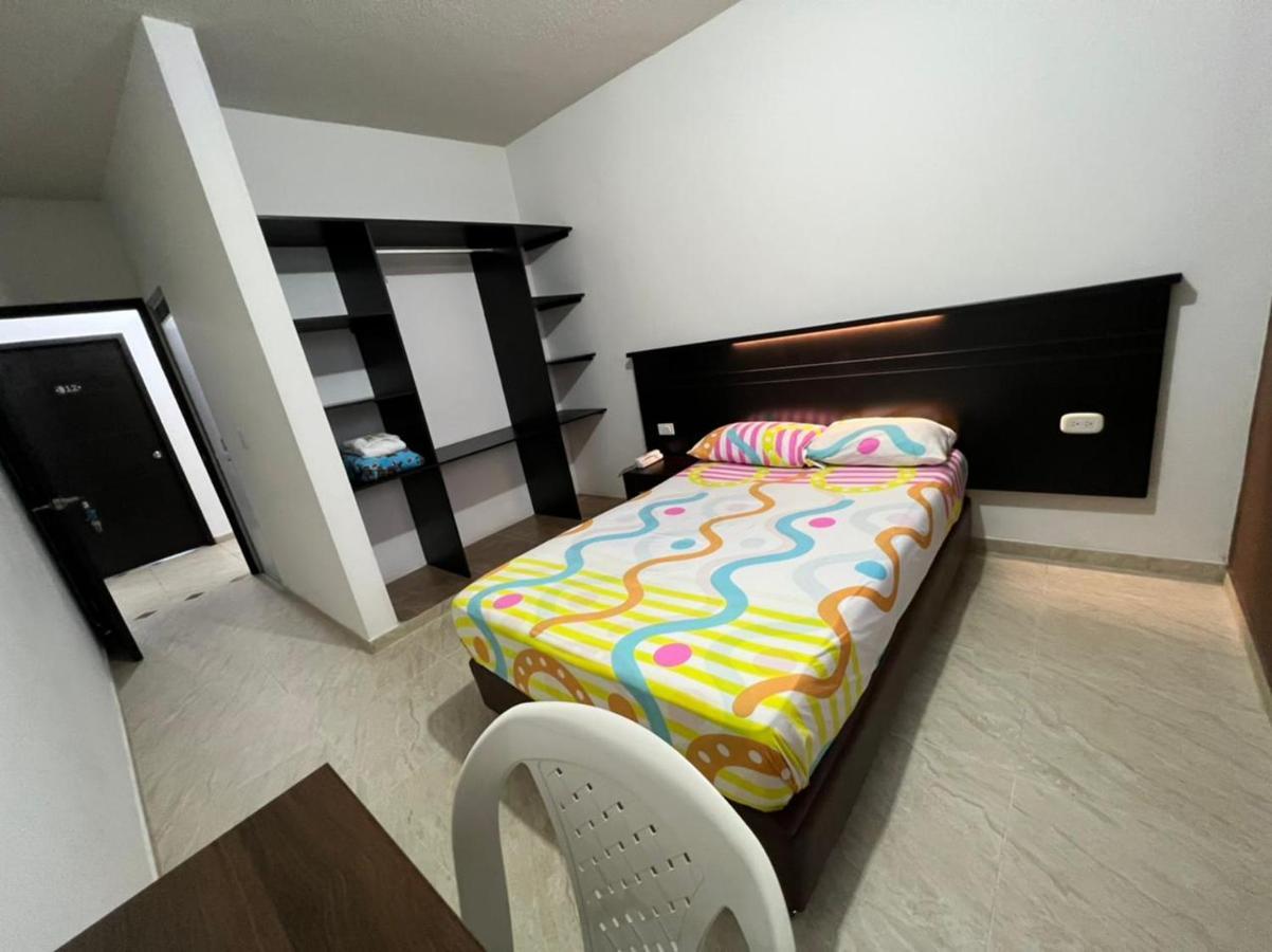 Hotel Marialu Ocana Екстер'єр фото