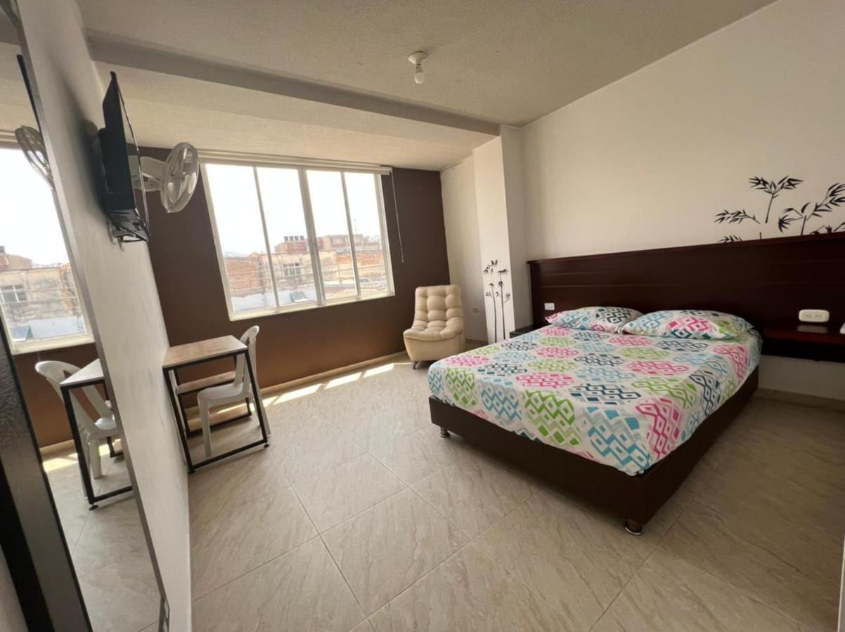 Hotel Marialu Ocana Екстер'єр фото