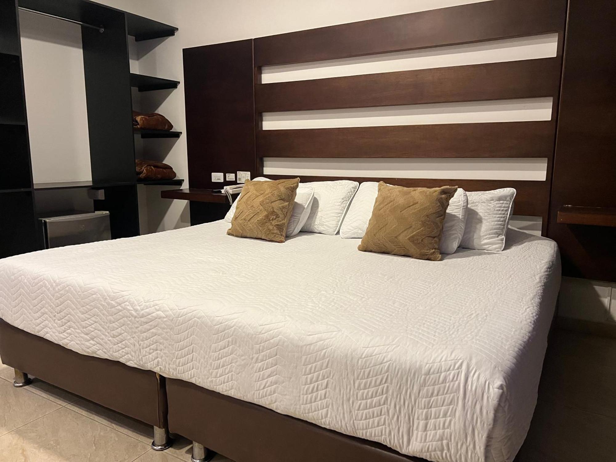Hotel Marialu Ocana Екстер'єр фото