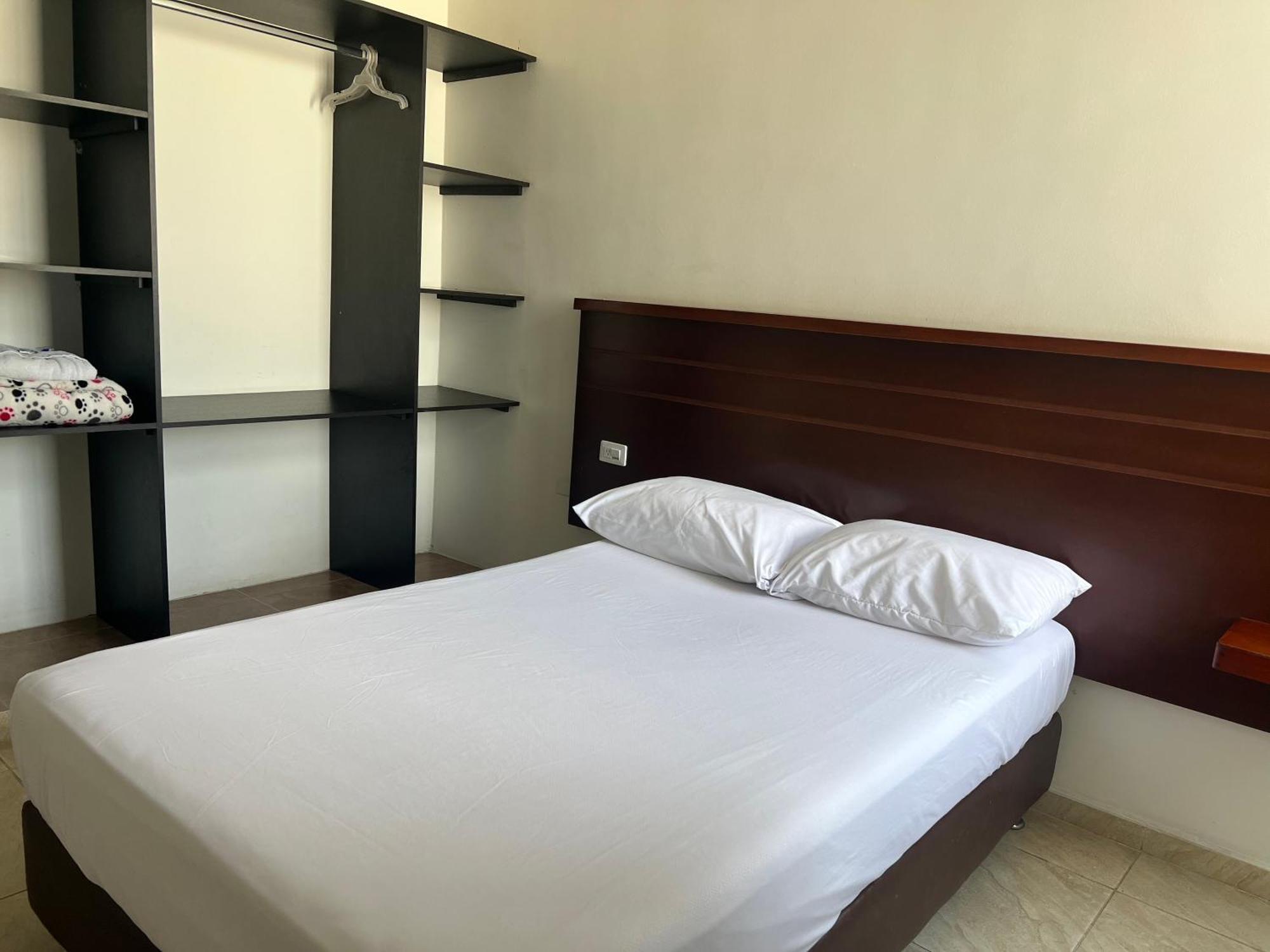 Hotel Marialu Ocana Екстер'єр фото