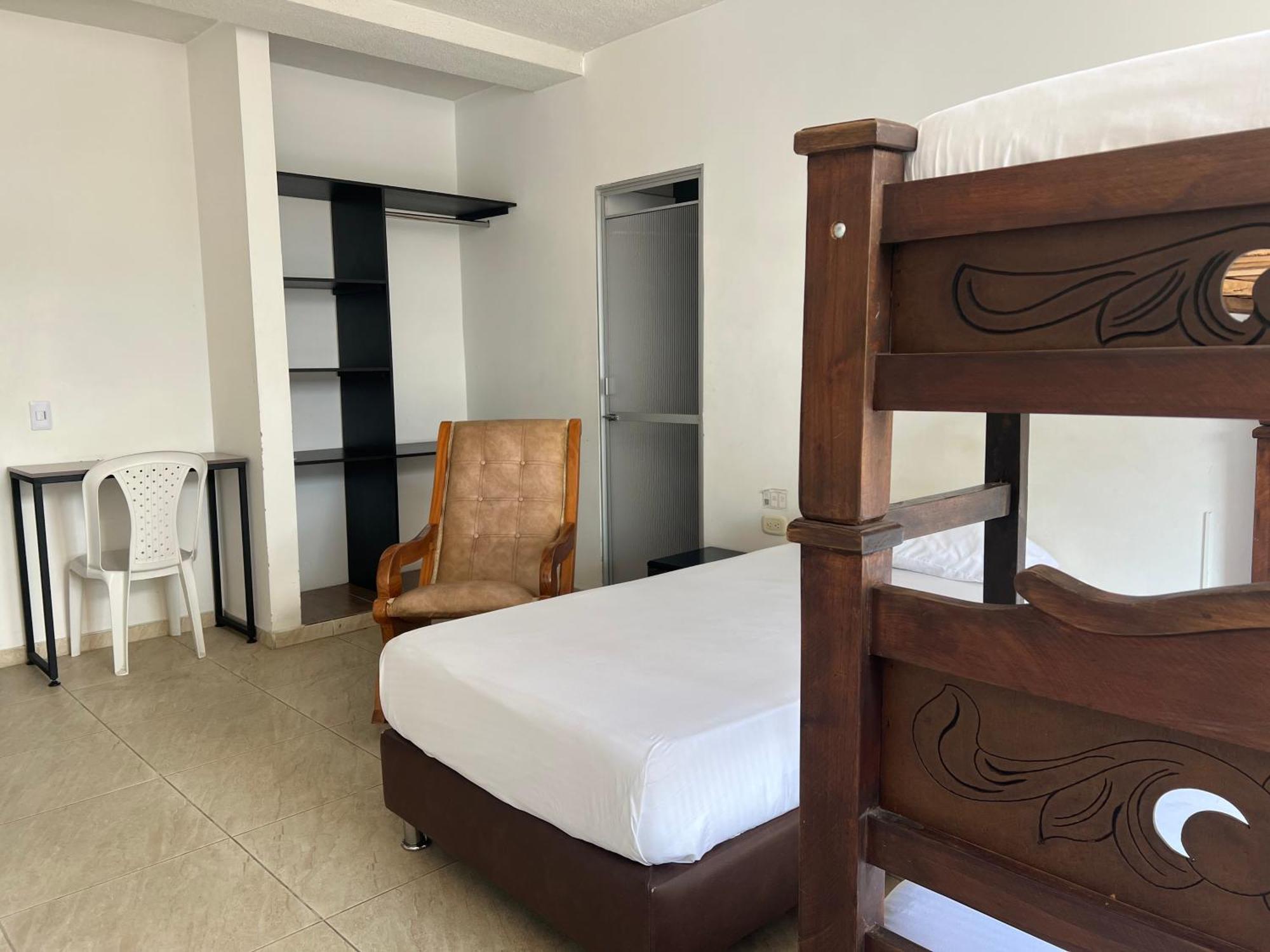 Hotel Marialu Ocana Екстер'єр фото