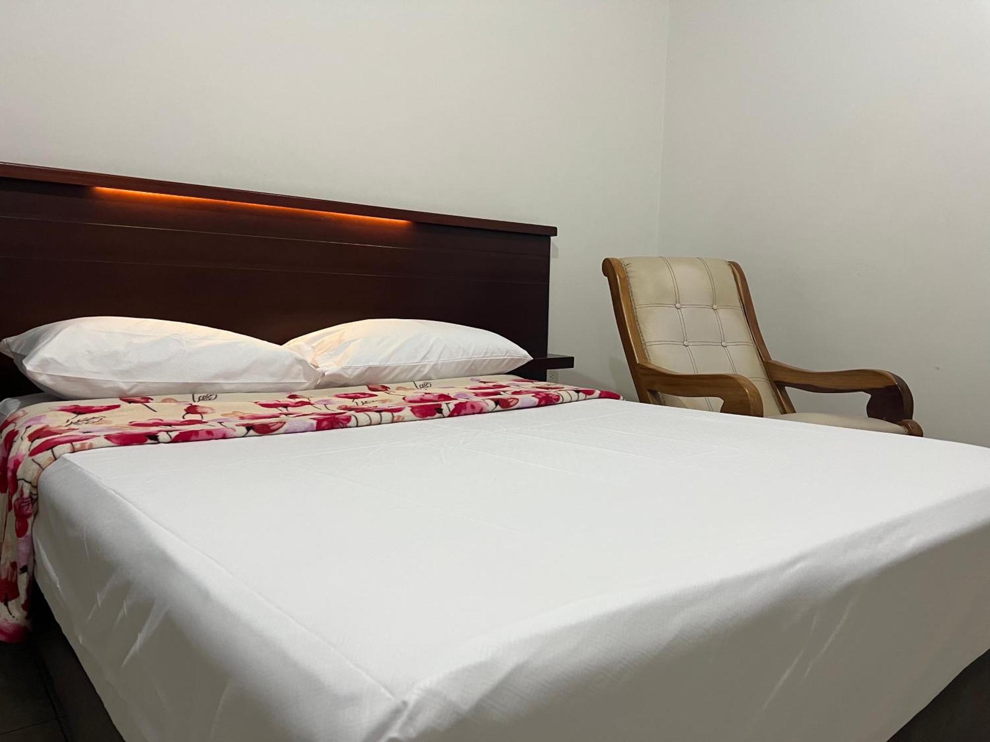 Hotel Marialu Ocana Екстер'єр фото