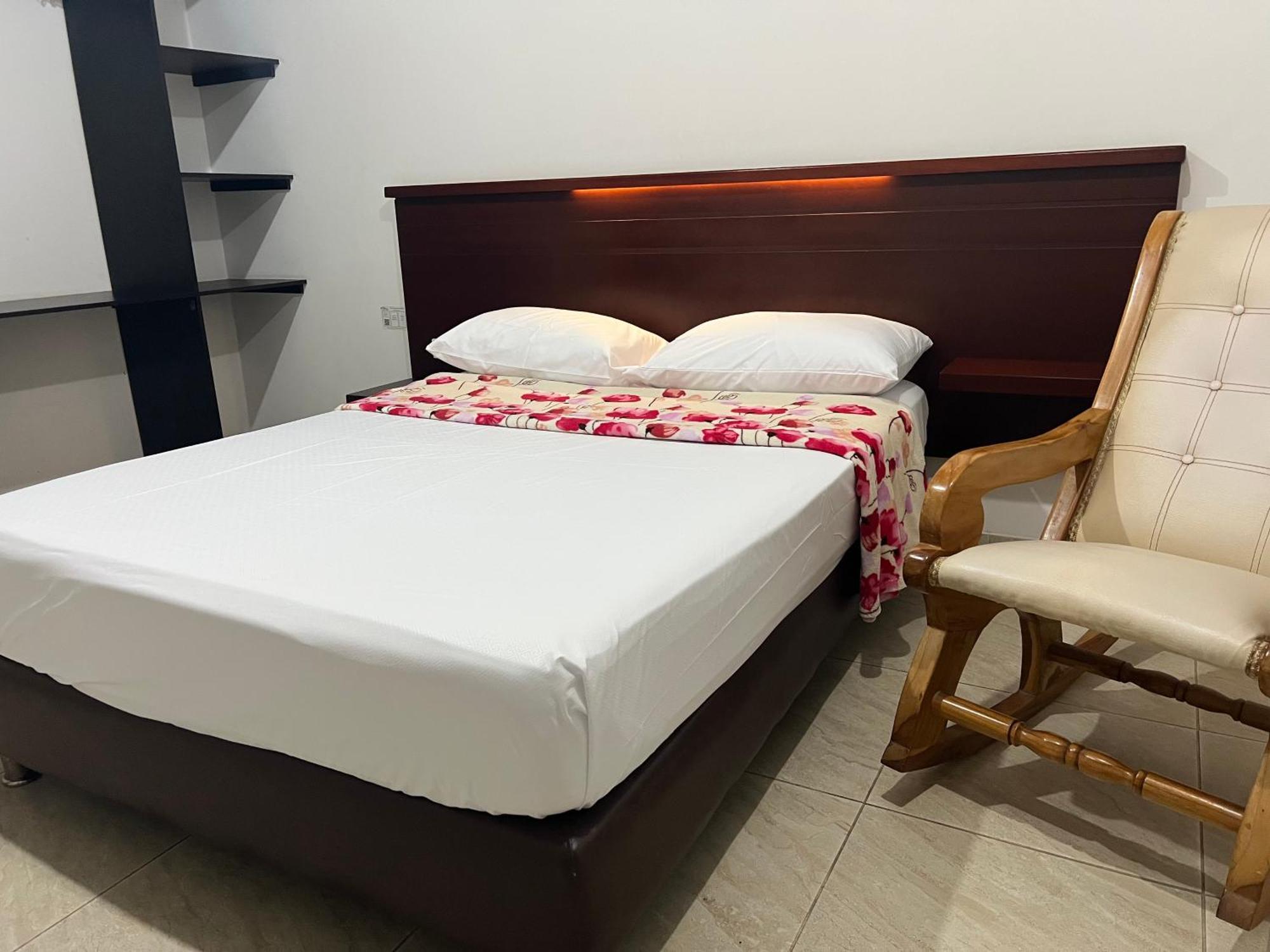 Hotel Marialu Ocana Екстер'єр фото