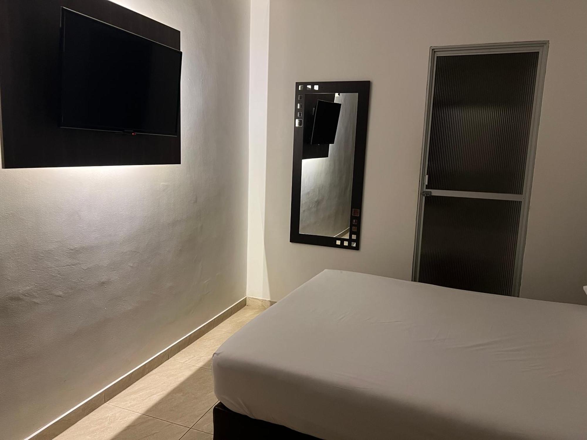 Hotel Marialu Ocana Екстер'єр фото