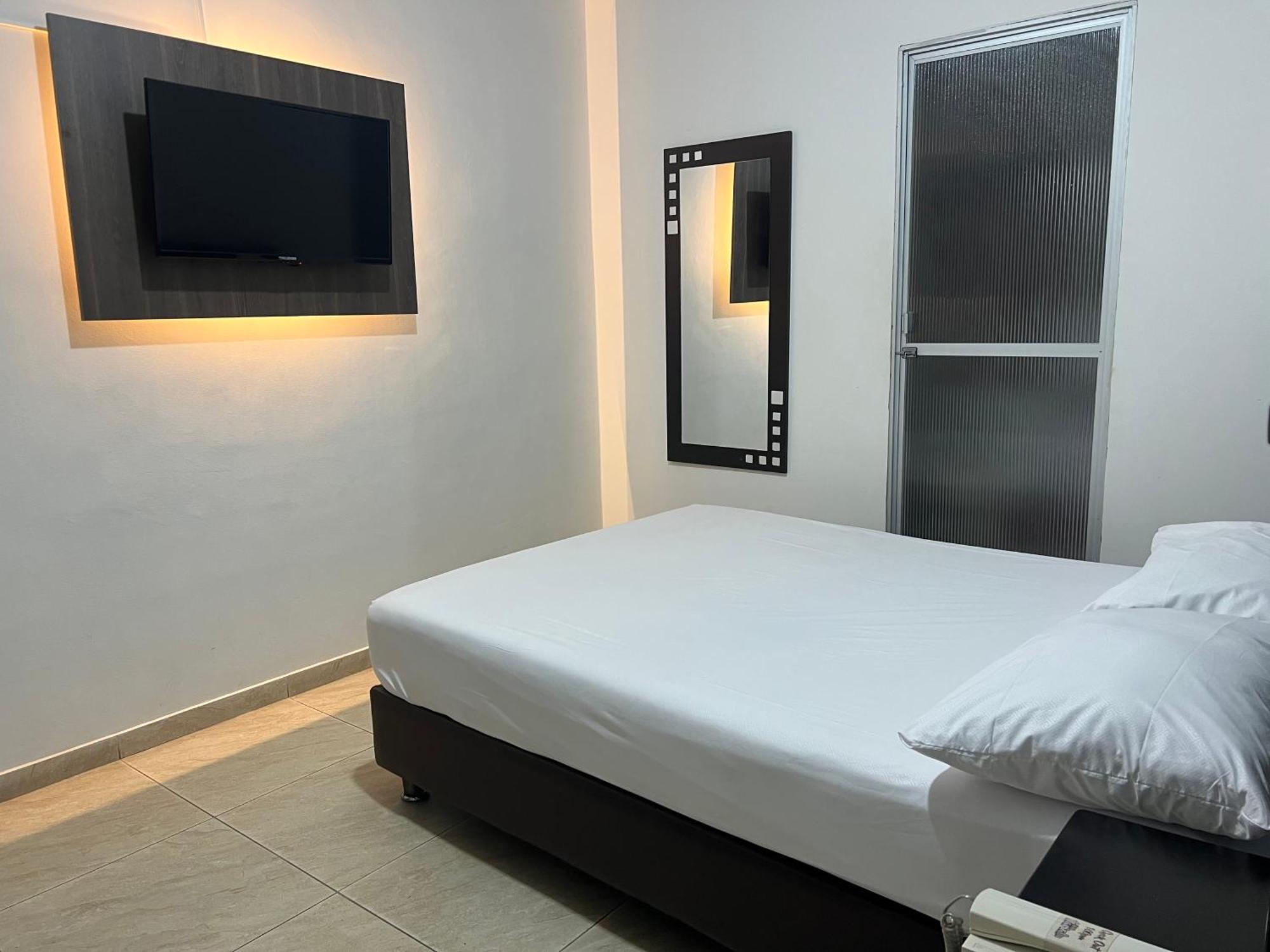 Hotel Marialu Ocana Екстер'єр фото