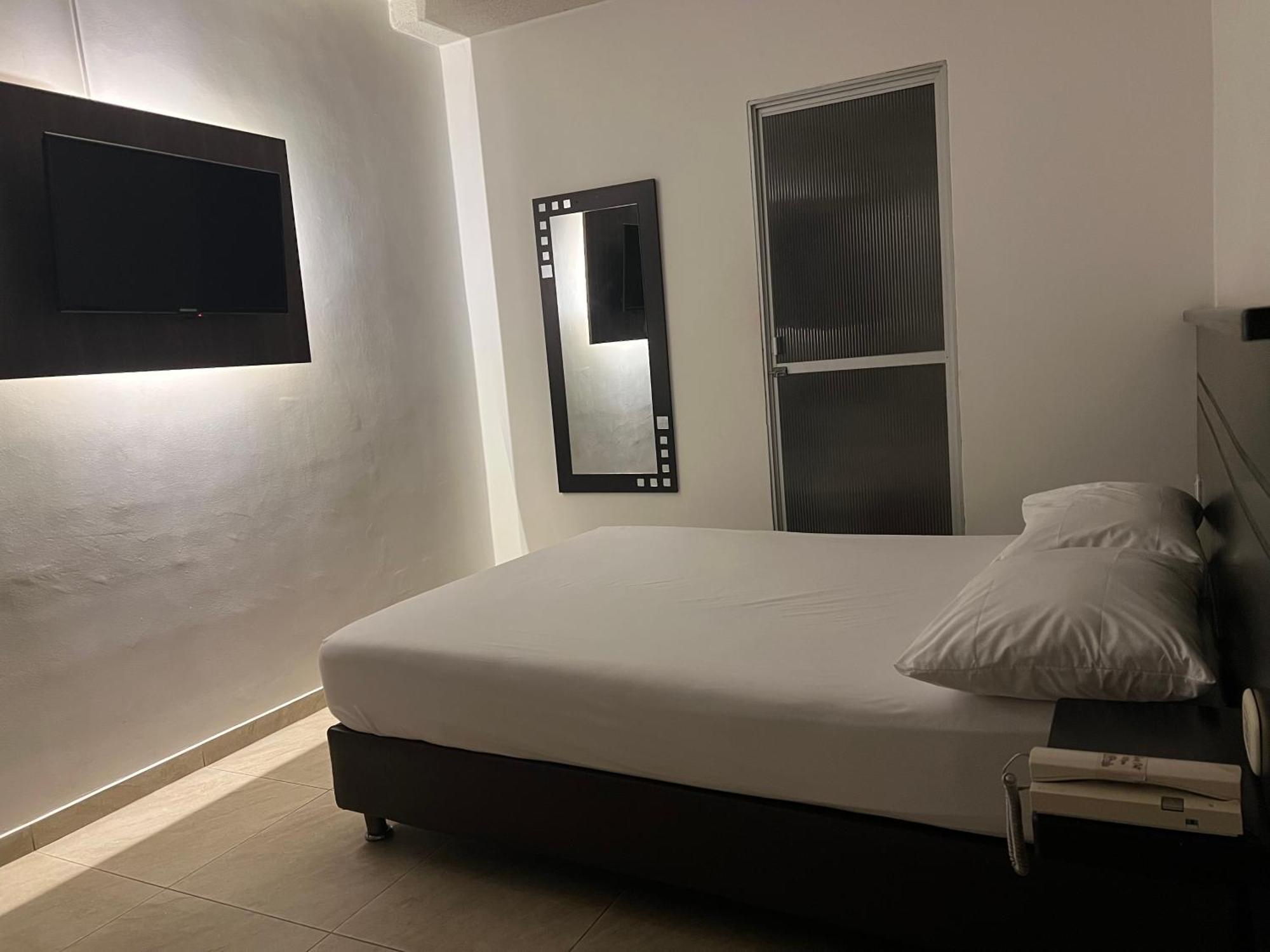 Hotel Marialu Ocana Екстер'єр фото