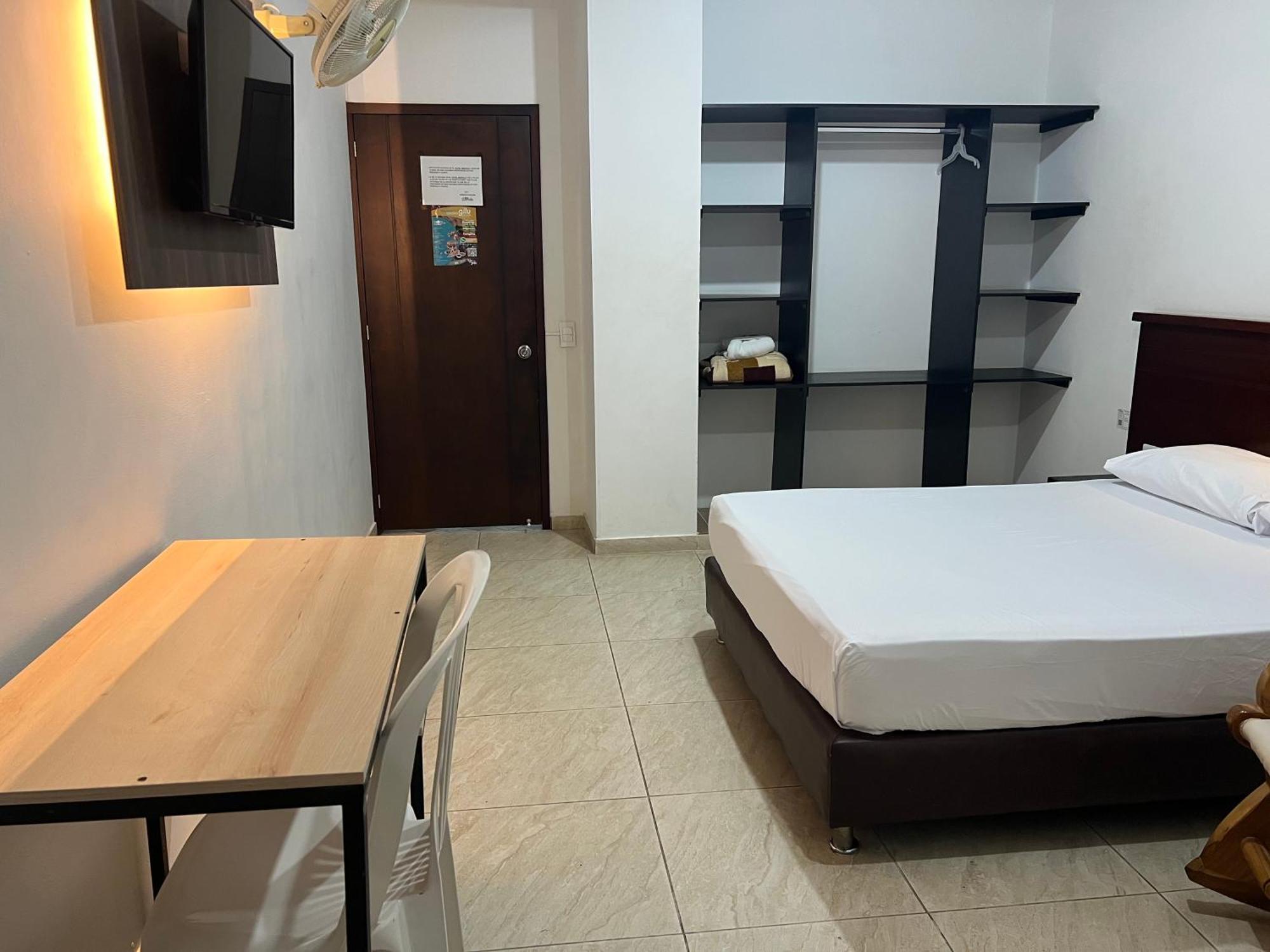 Hotel Marialu Ocana Екстер'єр фото